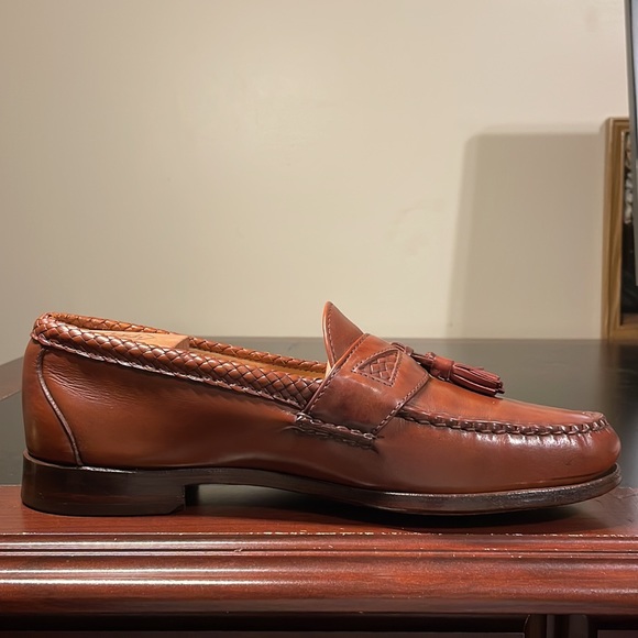 Allen Edmonds Maxfield tassel loafers, size 9D color brown. - Picture 4 of 9